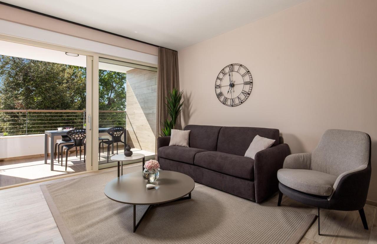 Apartment Nensi Pjescana Uvala Exteriör bild