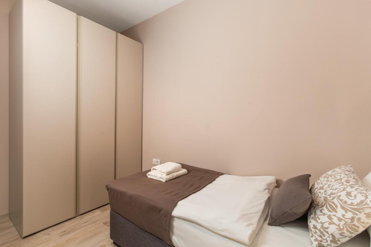 Apartment Nensi Pjescana Uvala Exteriör bild