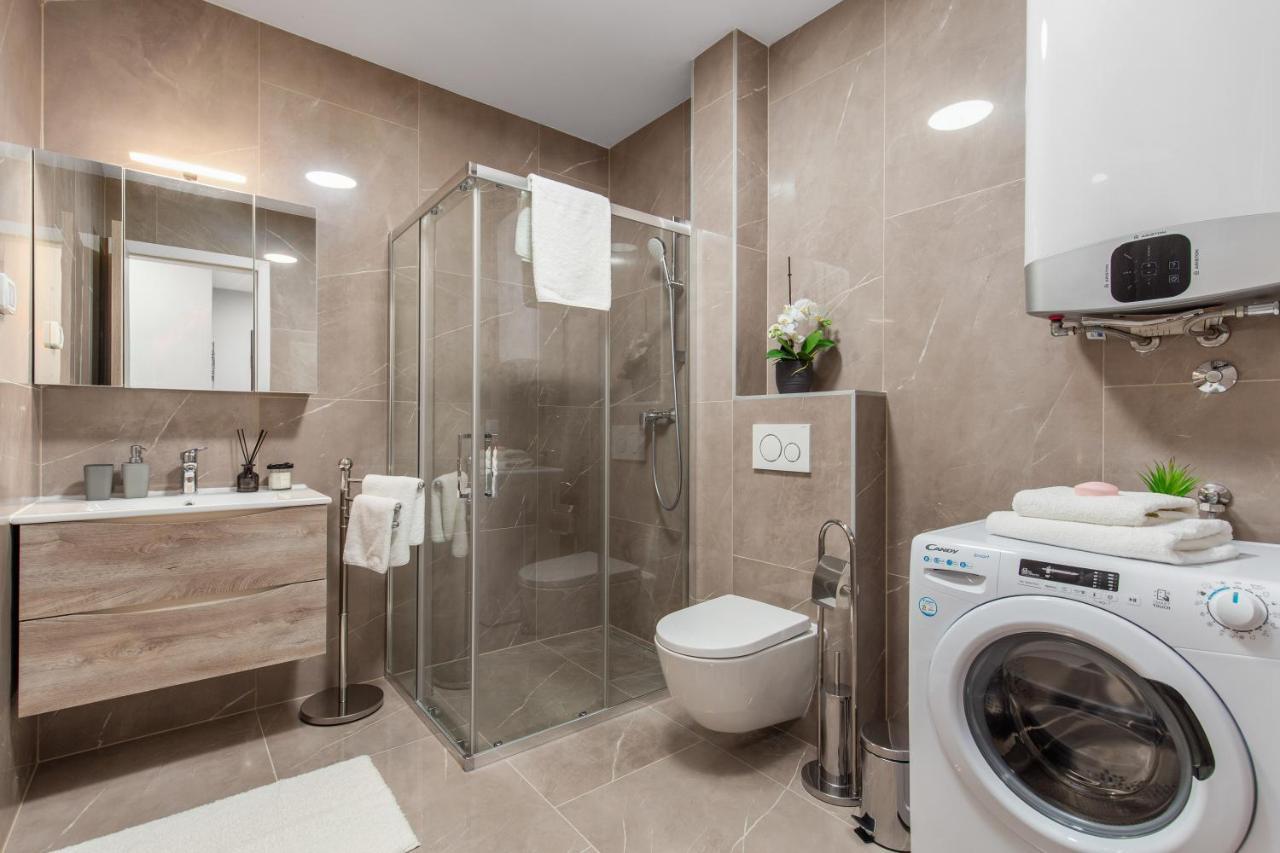 Apartment Nensi Pjescana Uvala Exteriör bild
