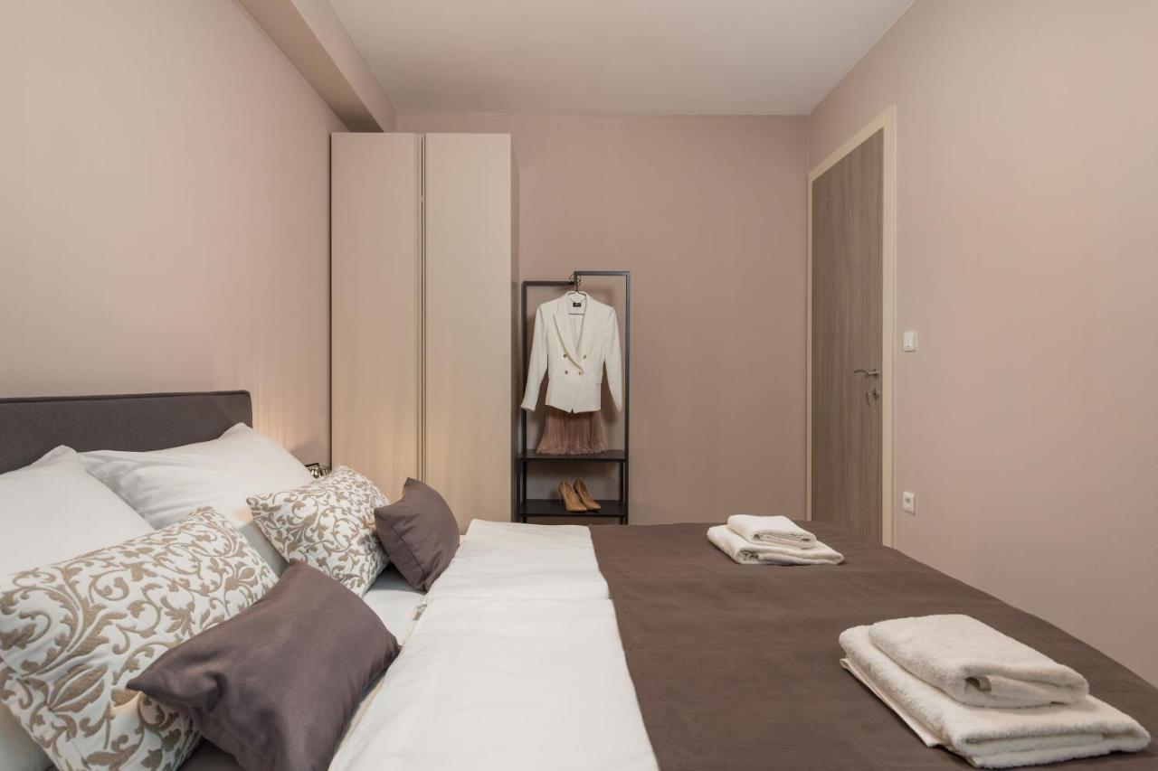 Apartment Nensi Pjescana Uvala Exteriör bild